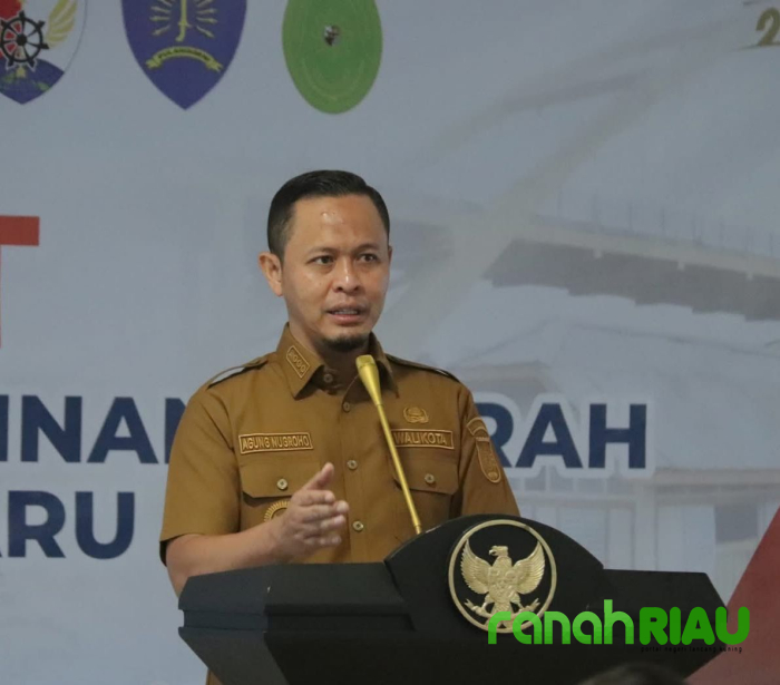 Pemko Tata Simpang Sebidang Arifin Ahmad Jadi Ikon Pekanbaru