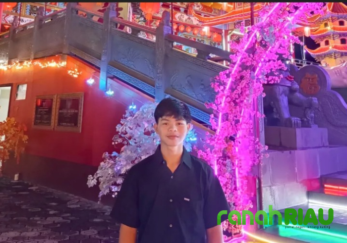 Kisah Riky Ksatria JNE Rayakan Imlek dan Indahnya Saling Menghargai di JNE Sambas