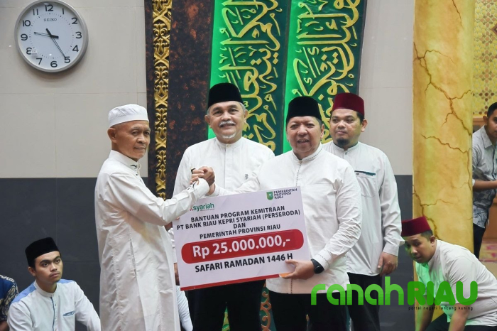 BRK Syariah serahkan Bantuan CSR ke Masjid Al Mizan dalam Agenda Safari Ramadhan