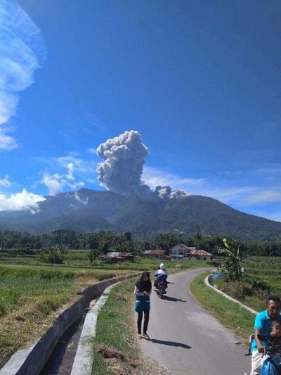 6 Orang Asal Kuansing Berada Dipuncak Saat Gunung Merapi Meletus