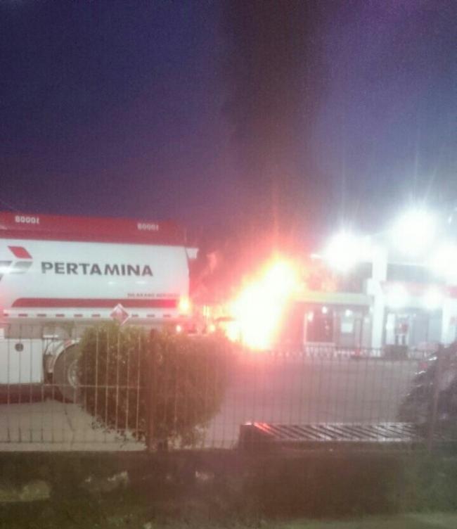 1 Unit Colt Diesel Hangus Terbakar, Beruntung Tak Ada Korban jiwa...