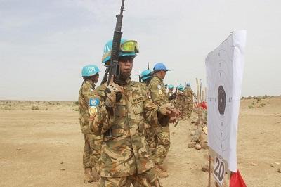 Pasukan Garuda Laksanakan Latihan Menembak di Sudan