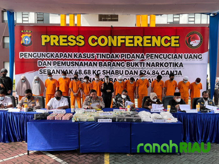 Polda Riau Musnahkan 48,68 KG Sabu, dan 14 Orang Tersangka 2 Diantaranya Wanita