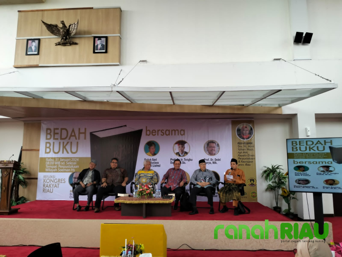 Buku Riau Istimewa, Perjuangan dengan Keris Tersarung