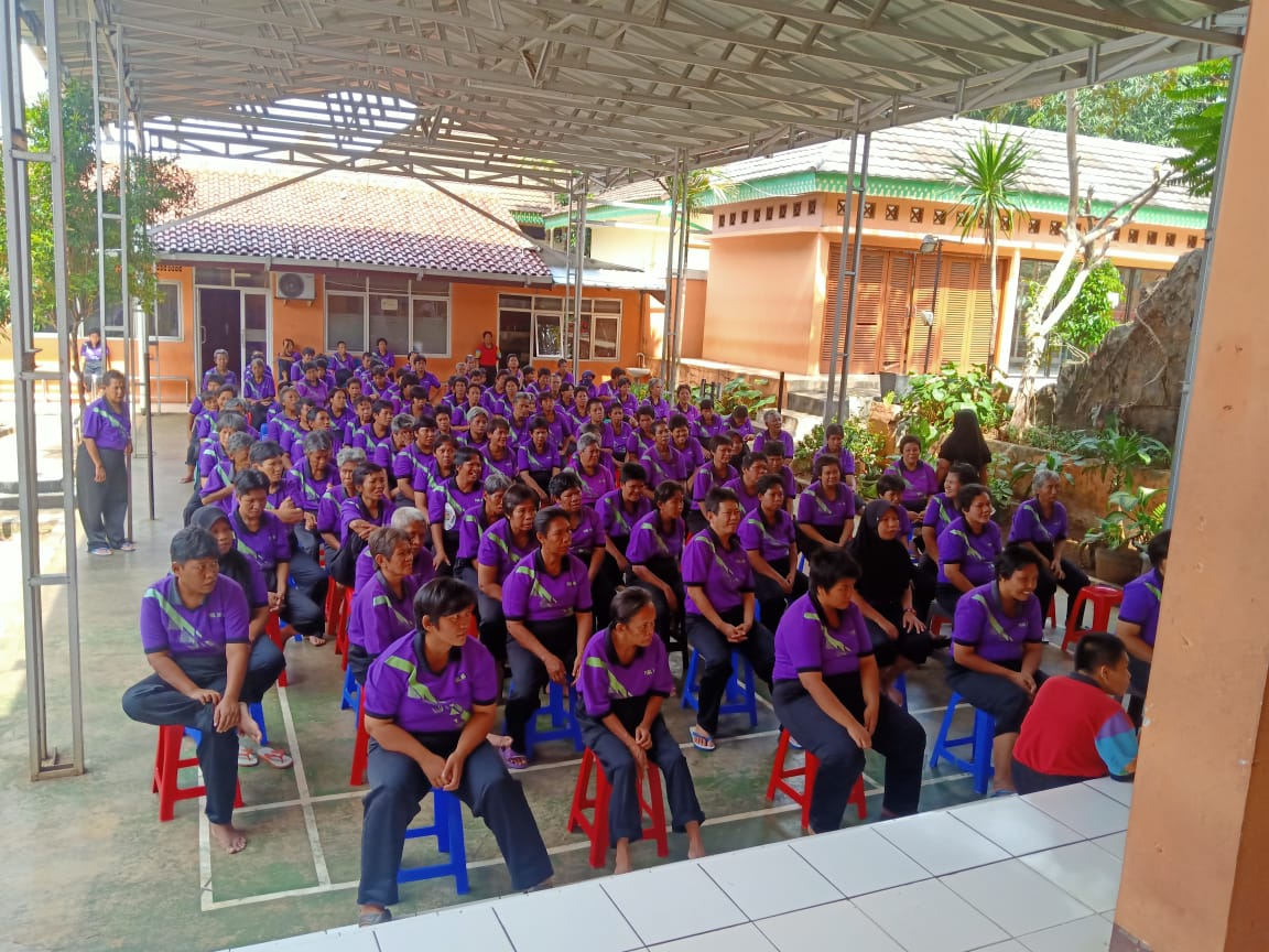 BIN Gelar Penyemprotan di Panti Sosial Bina Laras Cipayung