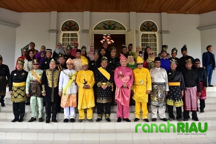 Pewaris Sah zuriyat Kesultanan Siak Indrapura utus Perwakilan Rapat dengan Komisi VII DPR RI 