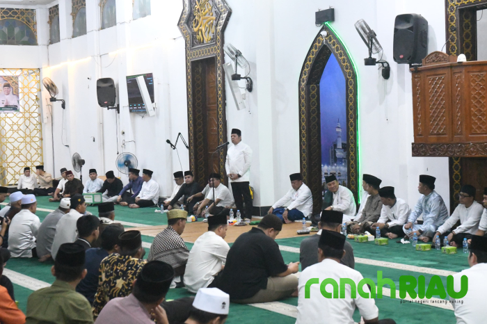 BRK Syariah Salurkan Bantuan untuk Masjid Ar-Raudhah dalam Safari Ramadan Pemprov Riau