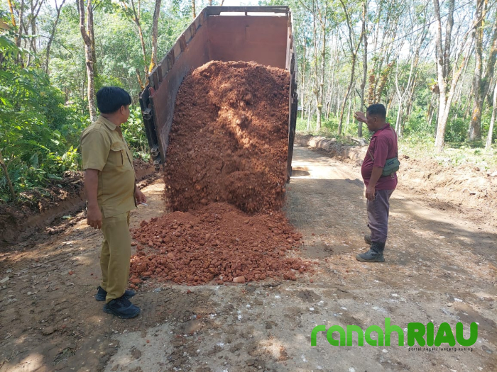 Plt Bupati Kuansing Intruksikan Perbaikan Jalan Tuntas Sebelum Agustus