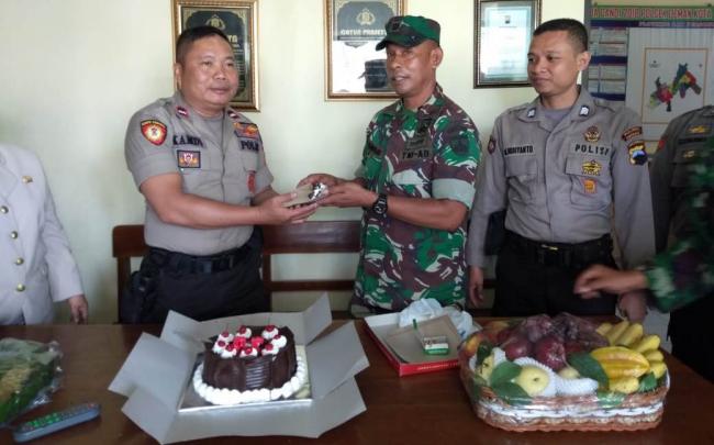 Ucapkan HUT Bhayankara Sembari Koordinasi TMMD 