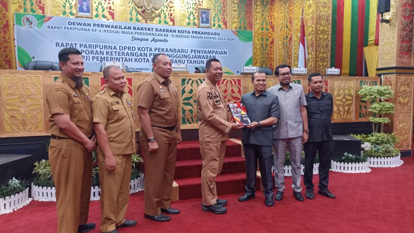 Sekda Pekanbaru Sampaikan LKPJ Tahun 2023, Harapkan Masukan dan Saran dari Anggota Dewan