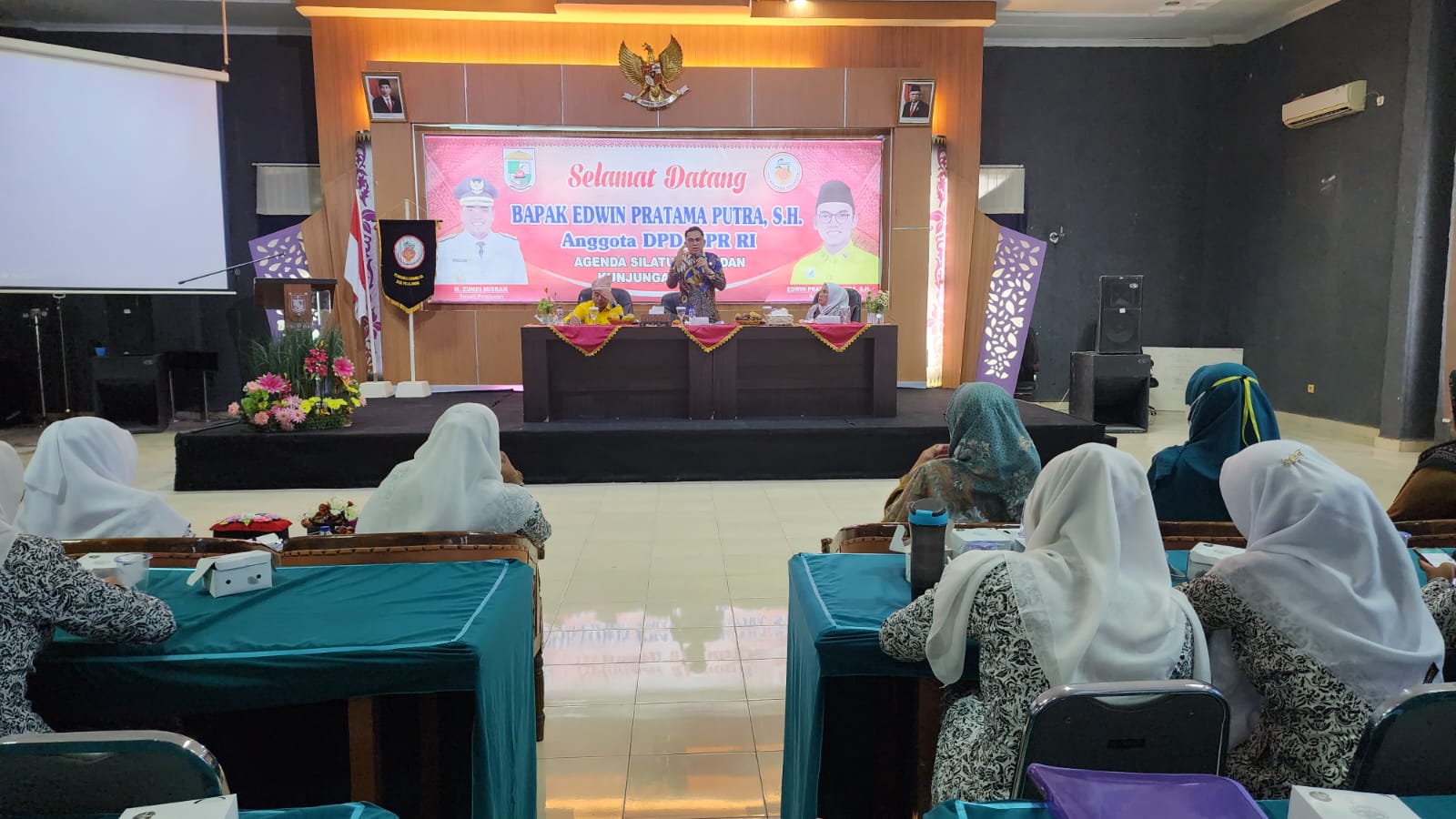 Curhat Para Bidan ke Senator Edwin, Perihal Pendidikan Profesi dan Pengabdian