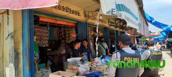 Polsek Ukui Sosialisasi Adaptasi Kebiasaan Baru di Kelurahan Ukui satu