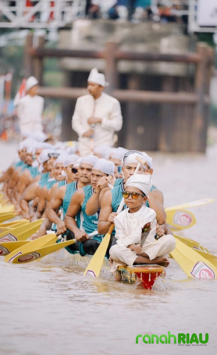 Spontanitas Anak Coki saat jadi Juara di Pacu Jalur