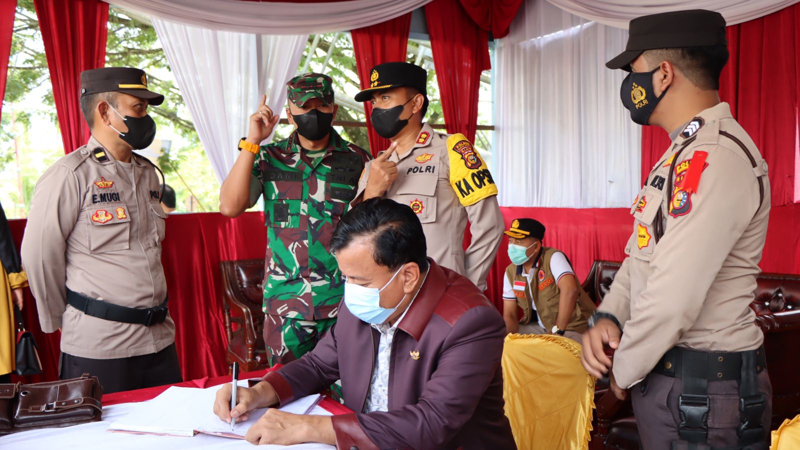 Kapolres bersama Forkopimda Kuansing Lainnya Pastikan Kesiapan Pos Ops Ketupat Lancang Kuning 2022