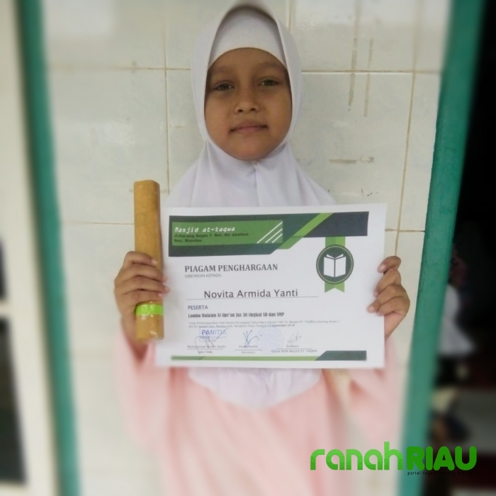 Hafal Quran, Putri Jurnalis RanahRiau Terima Penghargaan