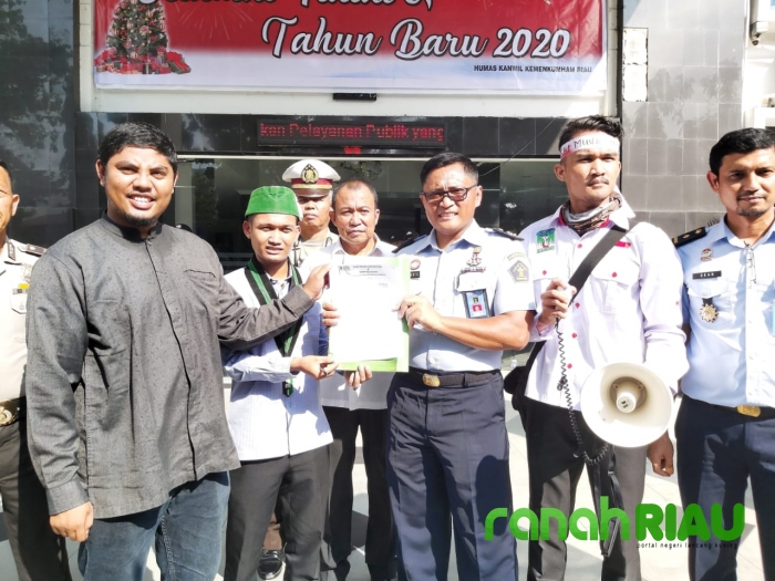 Aksi Damai bela Muslim Uyghur