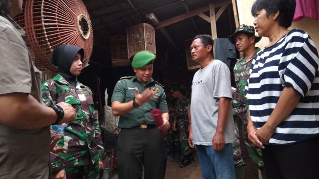 Sambangi Lokasi TMMD, Tim Dispenad Berinteraksi Dengan Warga