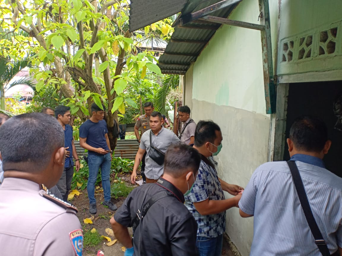 Keluarga mengikhlaskan untuk tidak di autopsi, jenazah dikebumikan