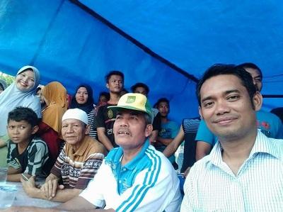 Mahasiswa dan pemuda Pebaun Taja lomba pacu perahu dan mancing mania