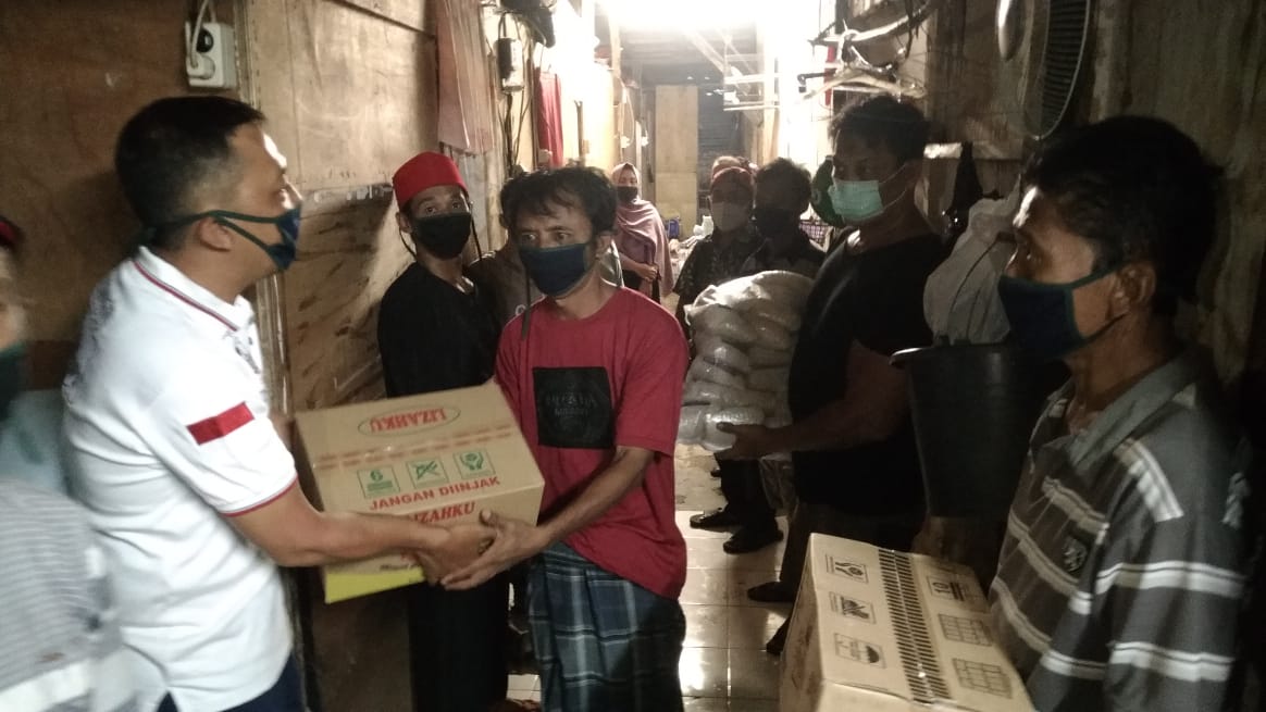 Covid 19, ReJo dan SAS Bagikan Sembako Untuk Warga Di Jakarta