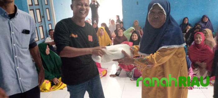 Salurkan Beras untuk Dhuafa desa Centai, Jefrizal: Bukti komitment kita ke Masyarakat