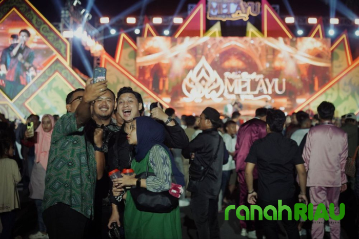 Apresiasi Iyeth Bustami di Perhelatan Budaya Melayu Serumpun 2025 yang dibuka oleh Gubenur Riau 
