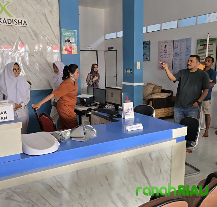 Anggota DPRD Kampar Ramli, S.Kom Silaturahmi ke Klinik Pratama Kadisha dan Apotek Sarah