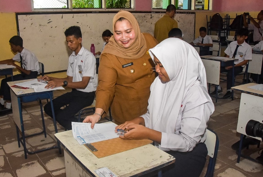 Tinjau Sekolah SD dan SMPN, Bupati Berharap Siswa Siswi Lulus Semua
