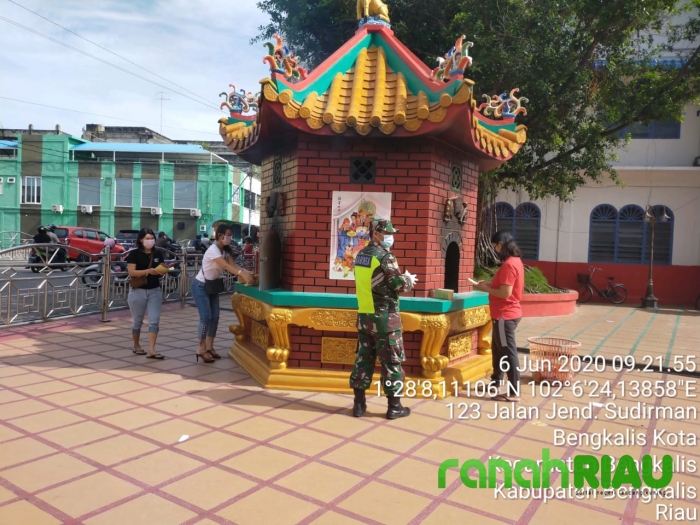 Warga Menerima Himbauan Penerapan Disiplin Dari Babinsa Koramil 01 Bengkalis