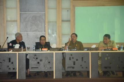 Sekda Inhil Pimpin FGD Solusi Meningkatkan Harga Jual Kelapa Petani