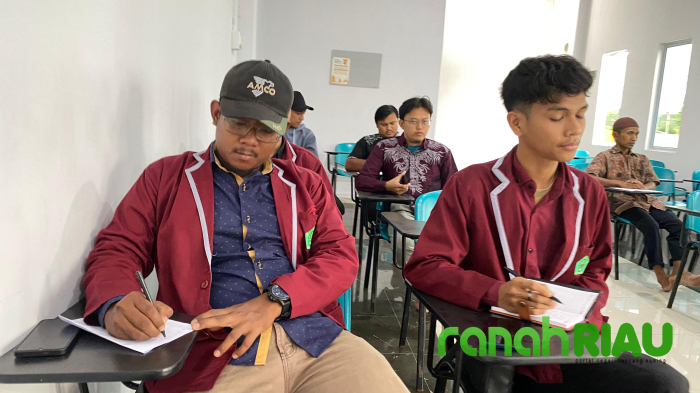 Beasiswa CSR BRK Syariah bantu Mahasiswa STIT Mumtaz Karimun Wujudkan Cita-cita Pendidikan