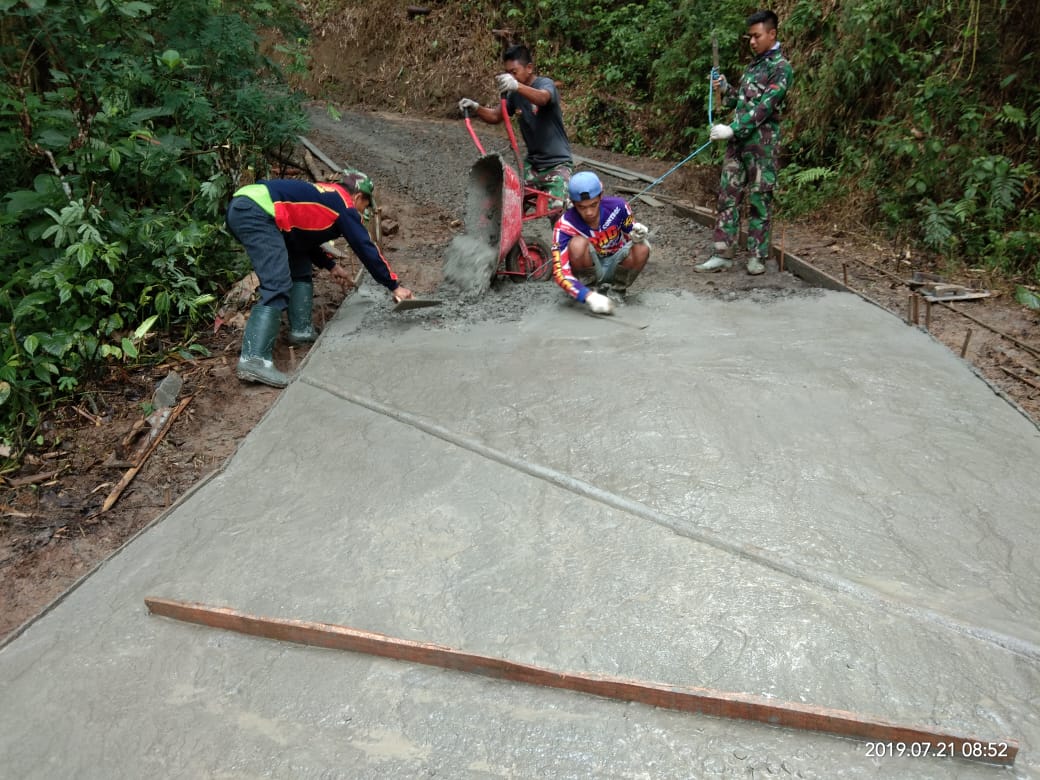  Hari Diguyur Hujan, Danramil Bendungan Beri Motivasi