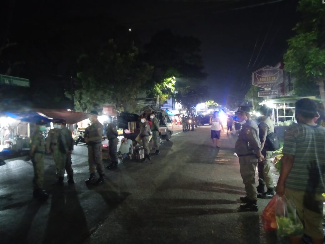 Satpol PP Kota Pekanbaru tertibkan PKL di Jalan Ahmad Yani