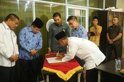 Bupati Meranti Teken MoU Pengelolaan Ambulance Laut dan darat