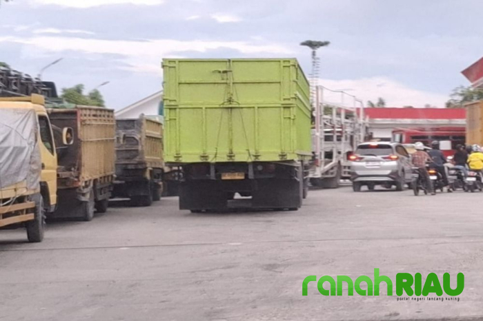 Warga Pekanbaru Antre Panjang Demi Bio Solar, Pemprov Ajukan Penambahan Kuota BBM ke Pertamina