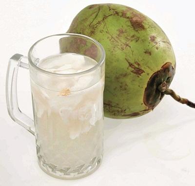 Kikis Lemak Tubuh dengan Air Kelapa