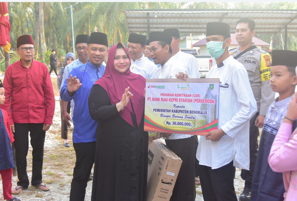 Anak Yatim dan Kaum Dhuafa Terima Bantuan dari Bupati Bengkalis