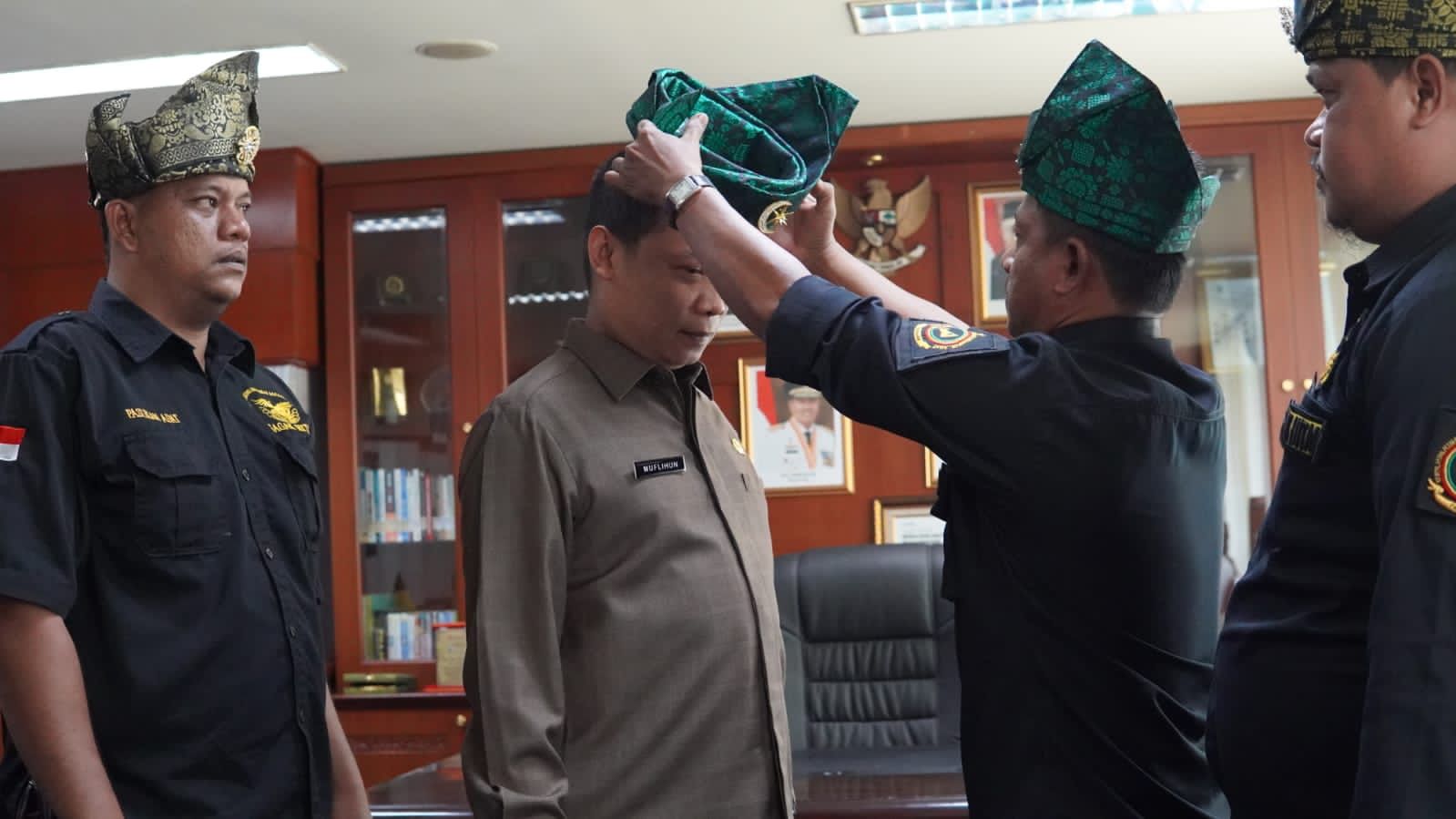 Dihari Jadi, Sekwan DPRD Riau Didaulat Jadi Dewan Kehormatan Sambang Gagak Hitam