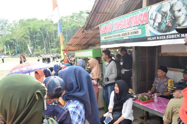 Warga Merapat Ke Lokasi Atraksi Yong Moo Do Saat Pembukaan TMMD