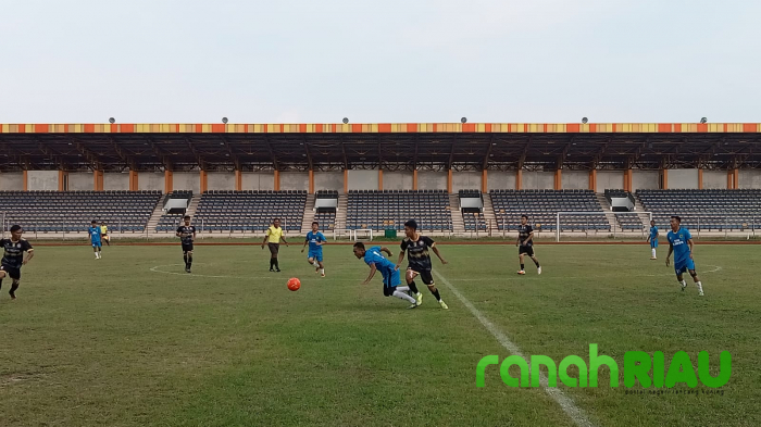 Masuki Semi Final, penuh adegan saling jegal gawang ditengah cuaca yang mendung