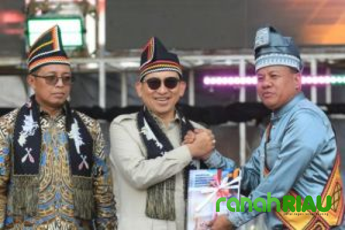 Minta Pusat Bangun Tribun Pacu Jalur Permanen, Bupati Suhardiman Amby juga Ajukan KSPN