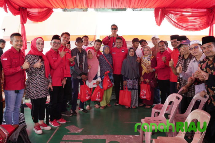 Merapat ke Dermaga Kuala kampar, RS Kapal Malahayati diserbu Warga