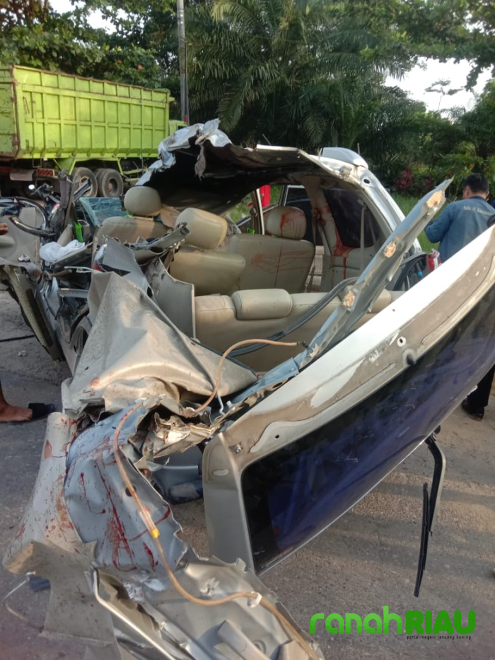 Tiga pemudik tewas mengenaskan dalam kecelakaan di Kubang