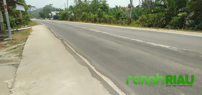 Jalan Bergelombang Sangat Membahayakan Para Pengguna Jalan di Kuansing