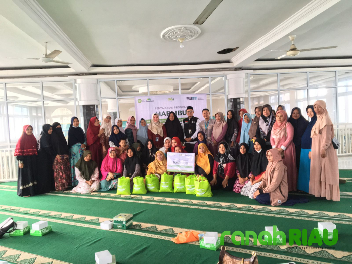 Rayakan Hari Ibu, Pegadaian Syariah Harapan Raya berbagi Paket Sembako bersama IZI Riau