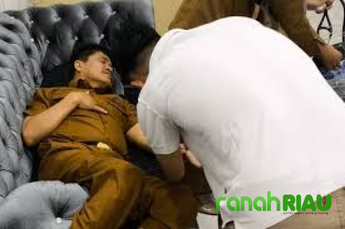 Pingsan Usai Ditetapkan Sebagai Tersangka Korupsi, Kadispora Sungai Penuh dirujuk ke RS Padang 