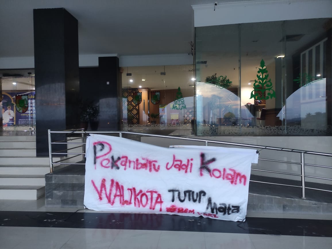 Aksi Propaganda BEM UNRI tuntut Walikota Pekanbaru tuntaskan Permasalahan Banjir