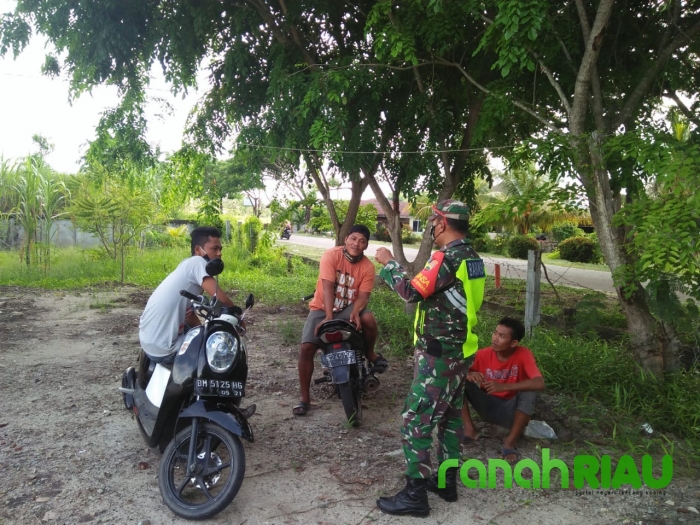 Babinsa Koramil 01 Bengkalis Laksanakan Komsos di Desa