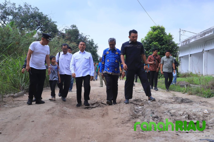 Wawako Pekanbaru Turun Serap Aspirasi Warga, Jalan Lumba-lumba segera Diperbaiki