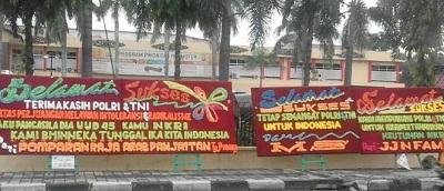 Papan Bunga Anti Radikalisme Hiasi Polda Riau